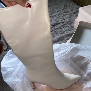 Brand new-JustFab white boot